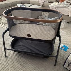 Maxi Cozy Baby Bassinet, Great Condition- Baby Crib 