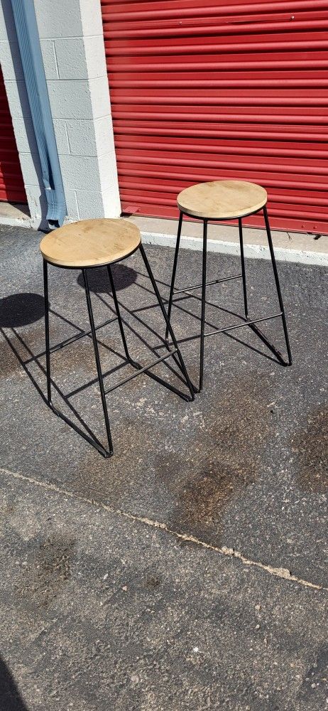 2 Bar Stools 