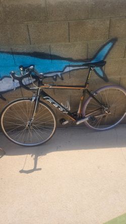 Road Bike.  Felt Z6
