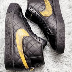 Size 6.5 (Womens 8) Nike Zoom Blazer Mid QS SB x Supreme Black Snakeskin 2022.
