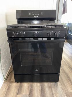 30 in. 5-Burners Smart Free-Standing Gas Convection Range in Black with EasyWash Oven Tray And No-Preheat Air Fry Good condition oven hardly used has 