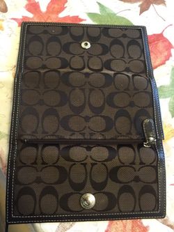 Autentic coach wallet