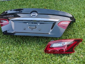 2016-2018 Nissan Altima SR Trunk Lid