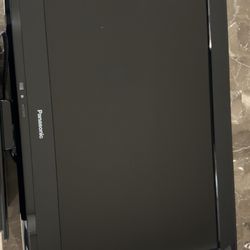TV Panasonic LCD 24” with remote