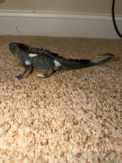 IGUANA LIZARD vinyl figure toy SQUEAKS
