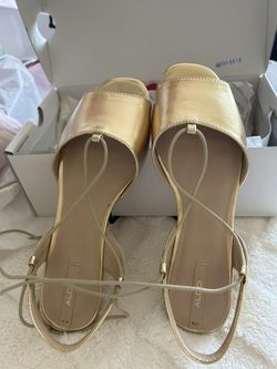 New ALDO Gold Lace Up Flats (Size 7)
