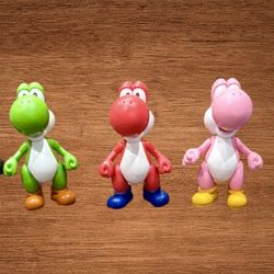 WORLD OF NINTENDO MARIO BROS. BUNDLE OF 5 YOSHIS COLLECTIBLE  FIGURES. 4”