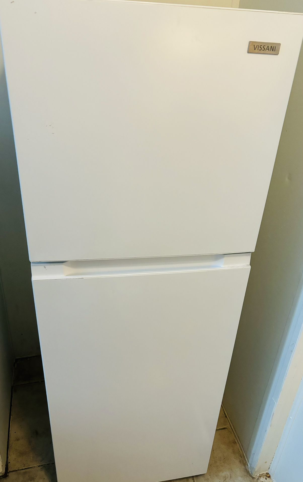  Vissani Refrigerator 