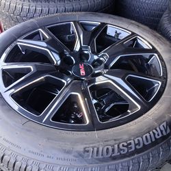 2024 NEW OEM ORIGINAL TAKEOFFS GMC YUKON DENALI PREMIUM 22 INCH HAVE TPMS SENSORS TIRES BRIDGESTONE 99 % $ 2375