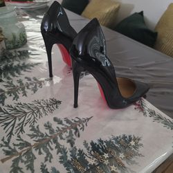 Christian Louboutin Black Patent Red Sole Heels – Size 36 – Like New – Authentic