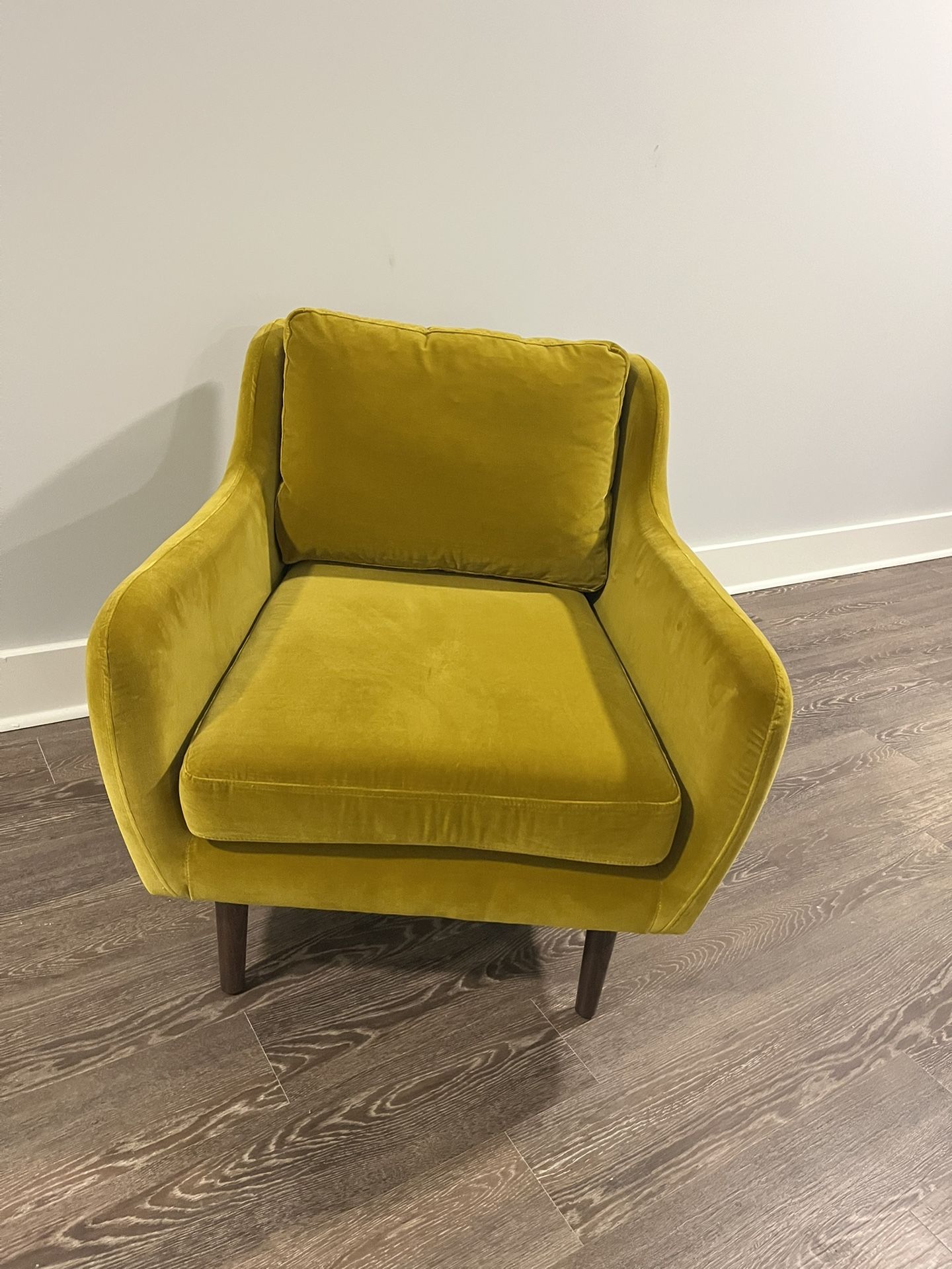 Article Yarrow Gold Velvet Chair