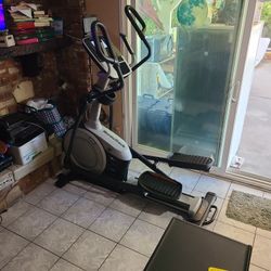 Smart Elliptical Nordictrack iFIT Sync C9.5 & Stationary Bycicle