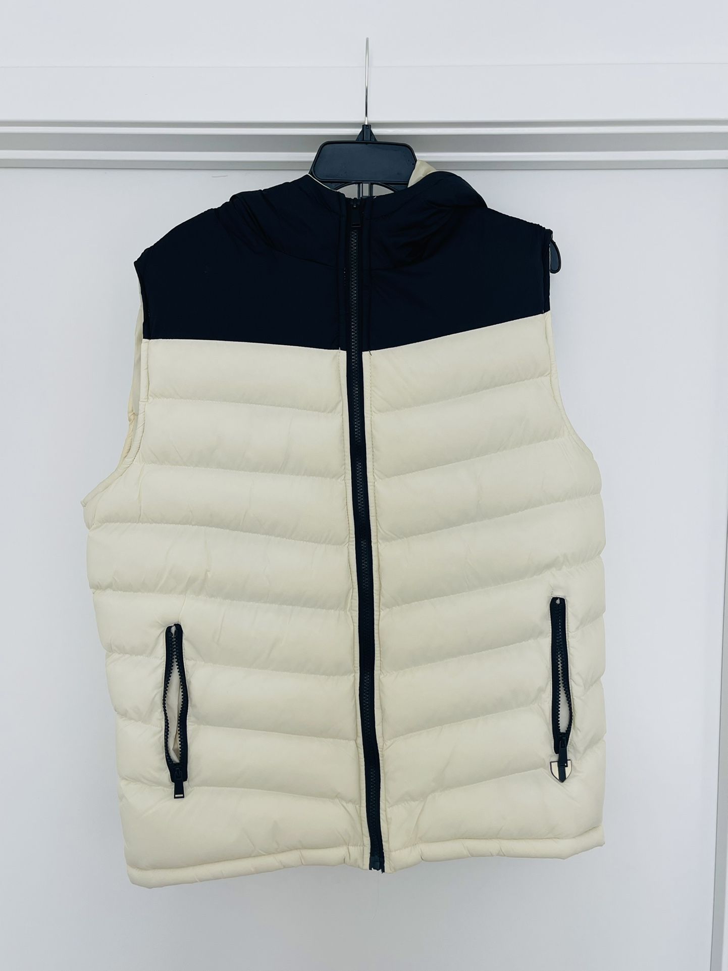 True Rock Puffer White And Black Color Best With Hood