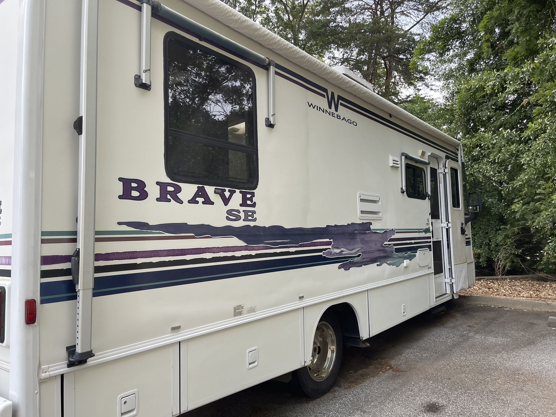 1998 Winnebago Brave P30