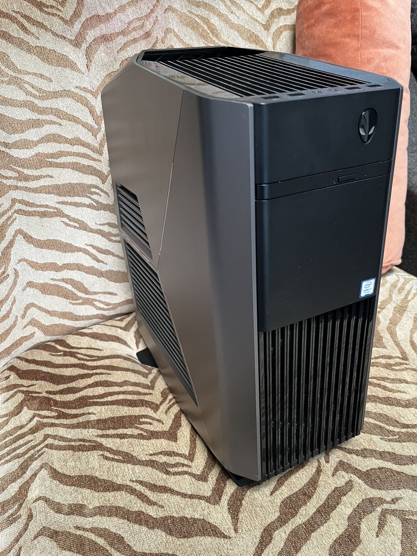 Alienware Aurora R6 Gaming Desktop With 1080