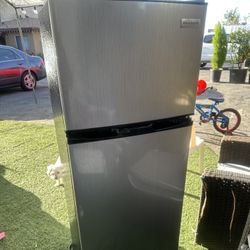 Frigidaire Fridge 