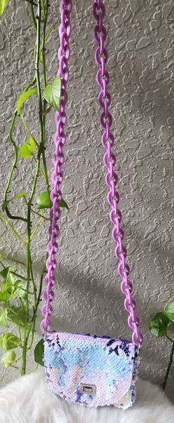 Sequin Color Purse With A Clip Link Chain Strap