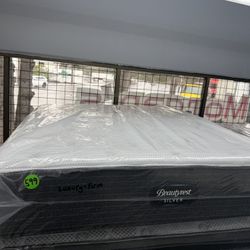 QUEEN SIZE SIMMONS BEAUTYREST SILVER (MEDIUM-FIRM) MATTRESS & BOX SPRING BED SET