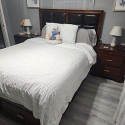 Complete Bedroom Set, Queen Size Mattress Included, Great Condition