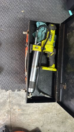 RYOBI CORDLESS GREASE GUN