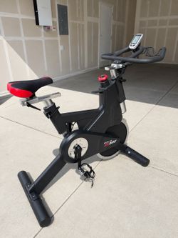 Sole SB900 Commercial Indoor Cycle - Excellent Condition
