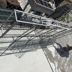Maya Y  Una Basce De Aluminio Fuerte 