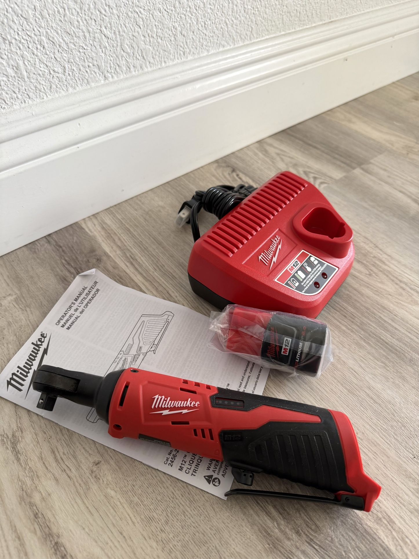 Milwaukee M12 12-Volt Lithium-Ion Cordless 3/8 in. Ratchet With 2.0 Ah Cp Battery