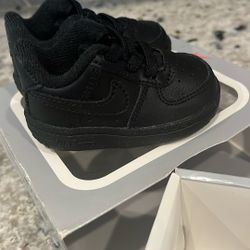 1c Nike Black Air Forces