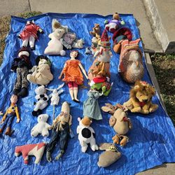 25 pcs some hand made doll and stuff animal, made and Collected by an elderly Lady, how old is these no idea. See pics