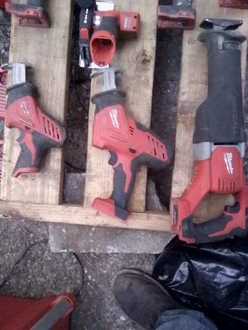 Milwaukee Battery Powered Sawz-all 