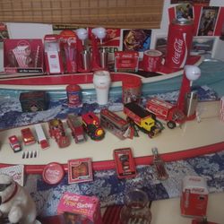 1732 Coke Collectibles Vintage Store Closed 