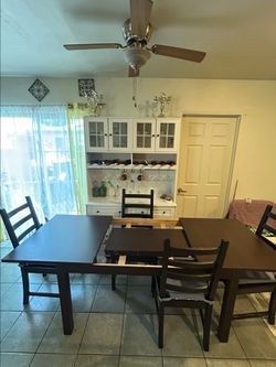1 Table/ 4 chairs
