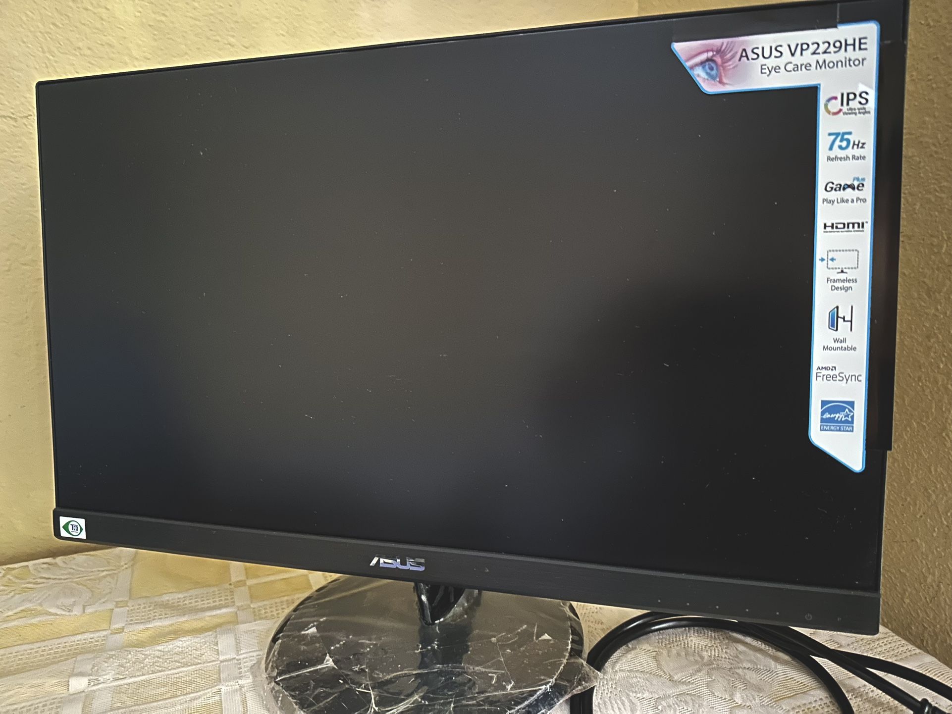 ASUS 21.5 inch eye care monitor in excellent condition (almost new). IPS panel with ultra-wide viewing angles with 75 hz refresh rate.