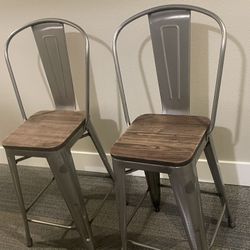 Beautiful And sturdy Barstools in Excellent Condition 