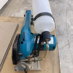 Like New - Makita 3-3/8” Cordless Tile Cutter Saw