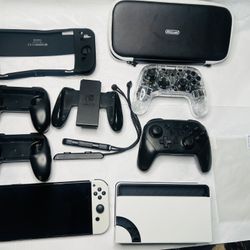 Nintendo Switch OLED NEW CONDITION! 4 controllers, xtra screen protector  Joycons More!
