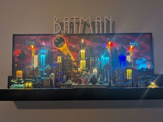 LEGO Batman: The Animated Series Gotham City Set 76271 - *Fully Assembled W/ Custom LED Light Setup*