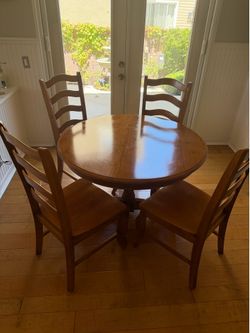 Bassett Dinner Table