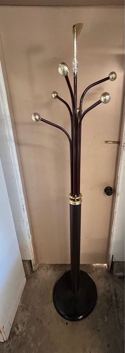 Golf-Themed Coat Rack Stand