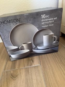 Dinnerware set