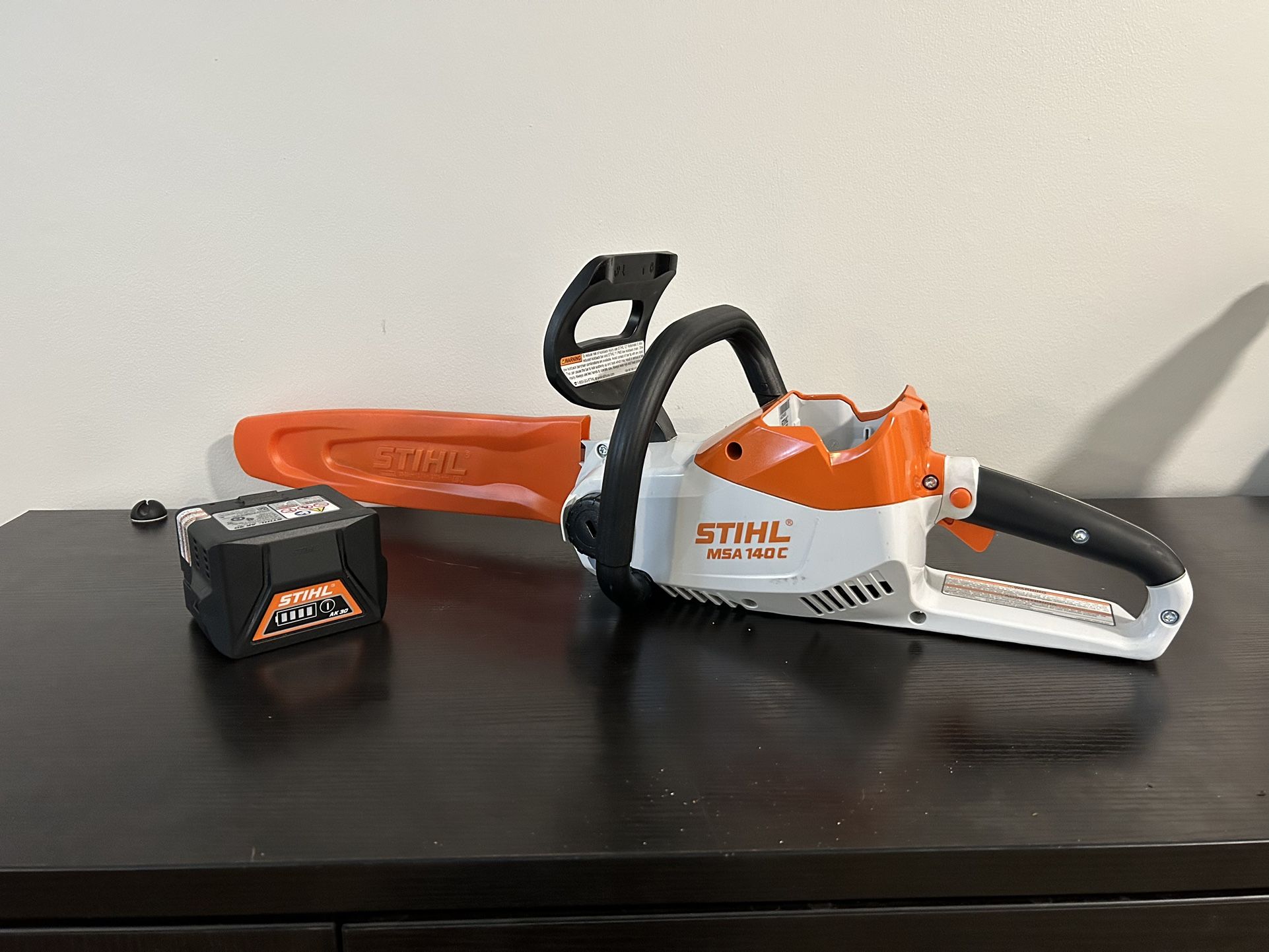 STIHL MSA 140C CHAINSAW (ASA049993) W/ BATT
