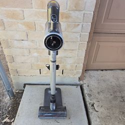 LG Cord Zero Cordless Vacuum Cleaner W/ Charger & Attachments  - Model A9