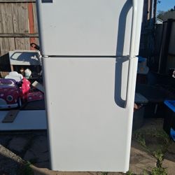 Frigidaire Refrigerator 