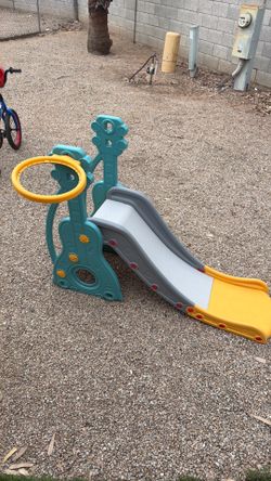 Toddler slide with basketball hoop
