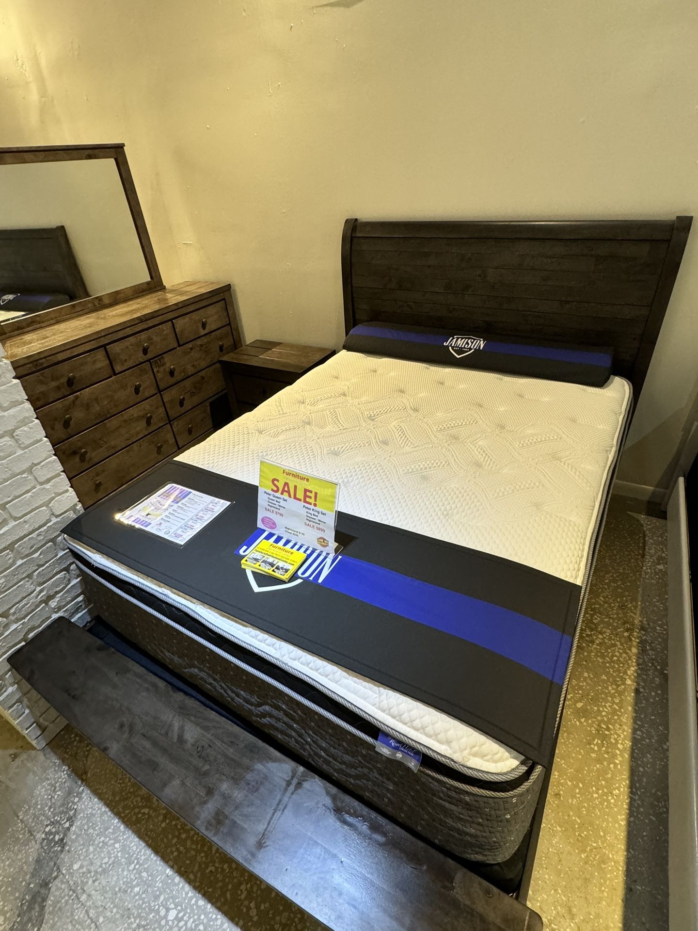 Beautiful Peter Wood Queen Bed Set!$799!*SAME DAY DELIVERY*NO CREDIT NEEDED*EASY FINANCING*HUGE SALE*