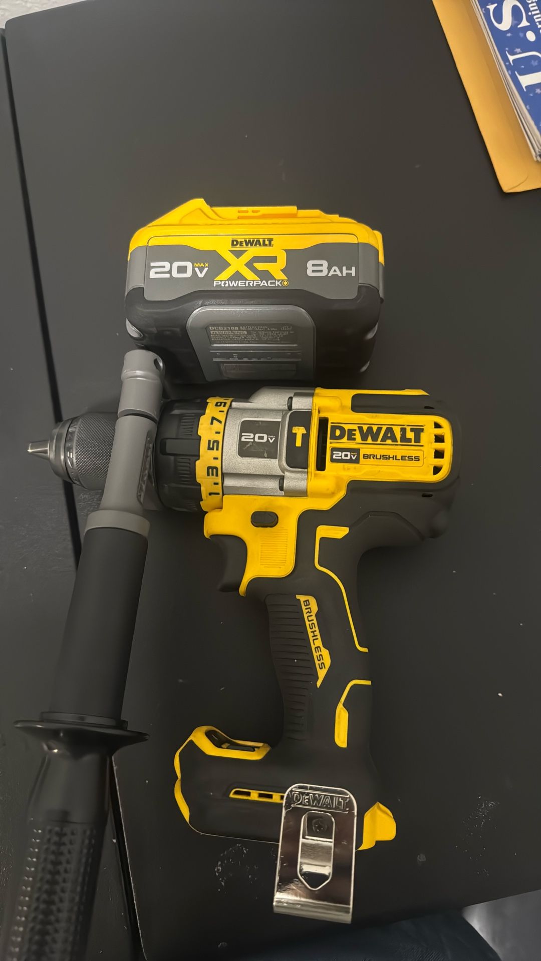 Dewalt Hammer Drill & 8 Ah Powerpack Battery New