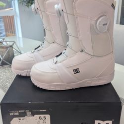 NEW DC SNOWBOARD BOOTS 6.5