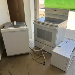 Set Of Microwave,stove And Dishwasher.