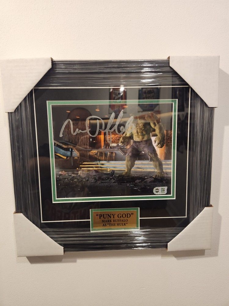 Mark Ruffalo Signed 8x10 Frame