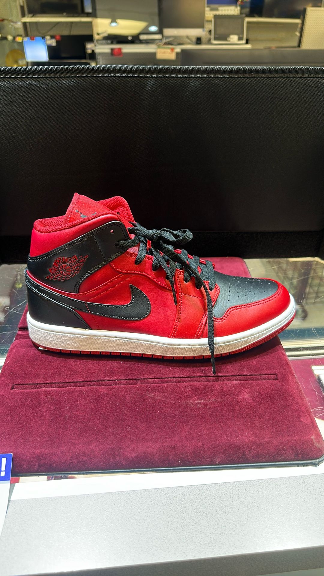 Jordan 1 Mid